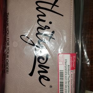 Thirty-one All About the Benjamins wallet Stone Distressed Pebble